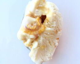 Мороженое с ванилью и кукурузным грильяжем