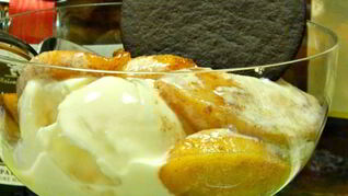 Мороженое с яблоками Grand Marnier