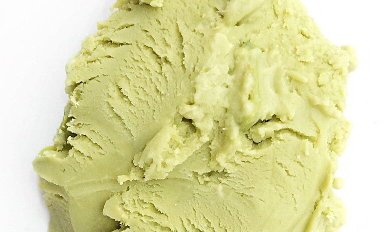 Рецепт мороженое с зеленым чаем матча и конфетами kitkat