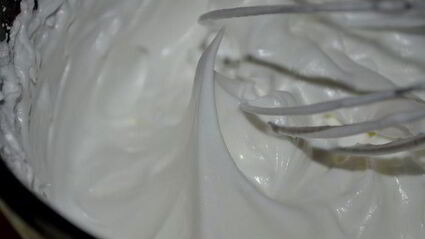 шоколадный торт-мороженое с маршмэллоу и фундуком