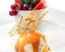 Теплый карамельный соус для мороженого