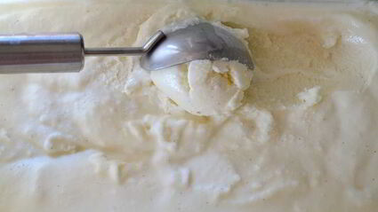 ванильное мороженое со сливочным сыром и медом