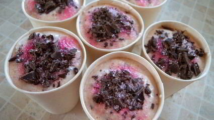 вишневое мороженое с шоколадом