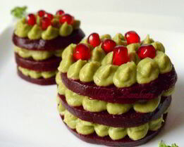 Башенки из свеклы с муссом из авокадо