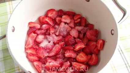 клубнично-зефирный мусс