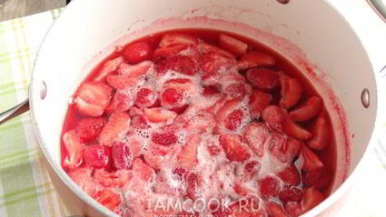 клубнично-зефирный мусс