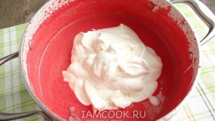 клубнично-зефирный мусс