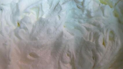 мусс из белого шоколада с персиками