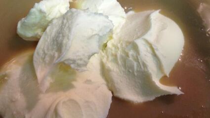 мусс из белого шоколада с персиками