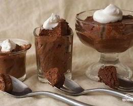 Мусс из горького шоколада с коньяком