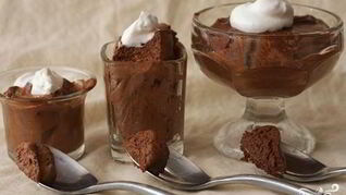 Мусс из горького шоколада с коньяком