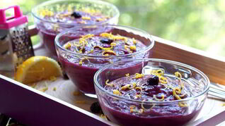 Мусс из кус-куса с ягодами и фруктами