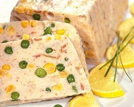 Мусс из окуня с кукурузой и зеленым горошком