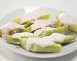 Мусс из семги в лодочках из сельдерея