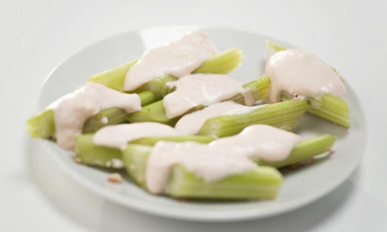 Рецепт мусс из семги в лодочках из сельдерея