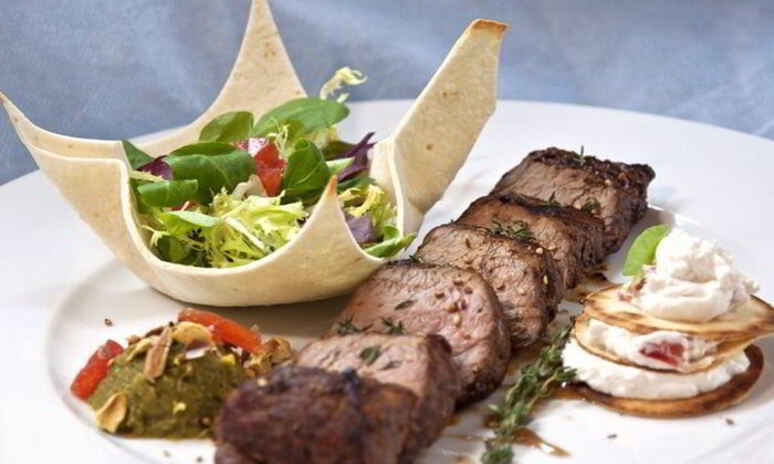 Рецепт нежная говядина с муссом из кабачка и кремом из козьего сыра