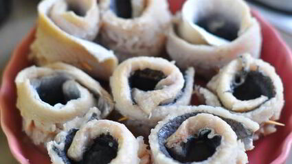 рыбные рулетики с грибным муссом