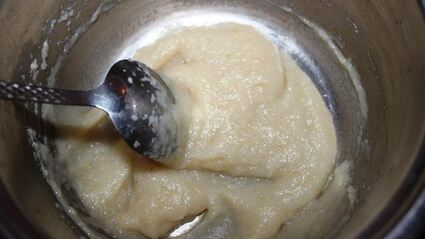 селедочный мусс на свекольных чипсах