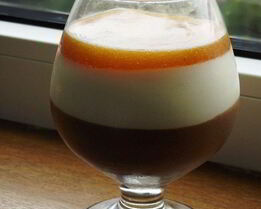 Шоколадный мусс с нежным сливочным кремом и абрикосовым желе