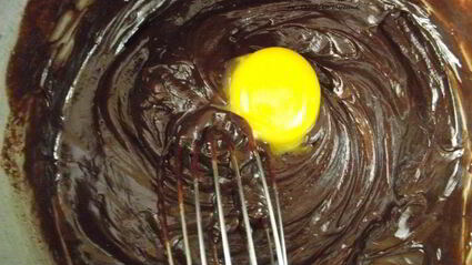 шоколадный мусс с нежным сливочным кремом и абрикосовым желе