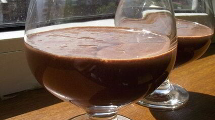 шоколадный мусс с нежным сливочным кремом и абрикосовым желе