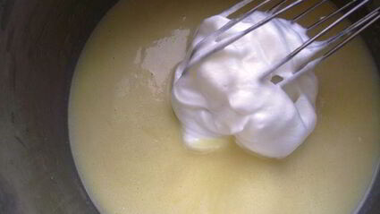 шоколадный мусс с нежным сливочным кремом и абрикосовым желе