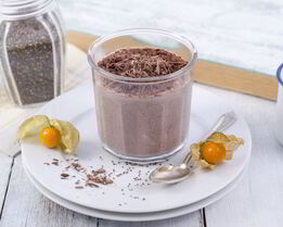 Шоколадный мусс с вишнями