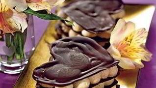 Шоколадные сердечки со сливочным муссом