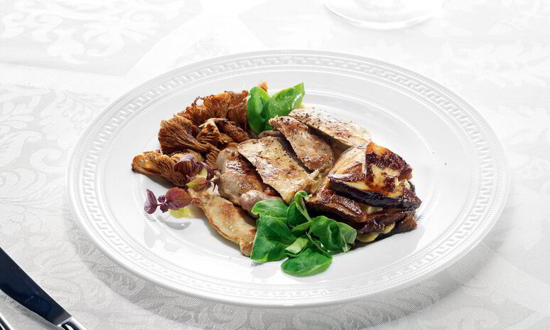 Рецепт цесарка с лисичками, белыми грибами и муссом из пастернака