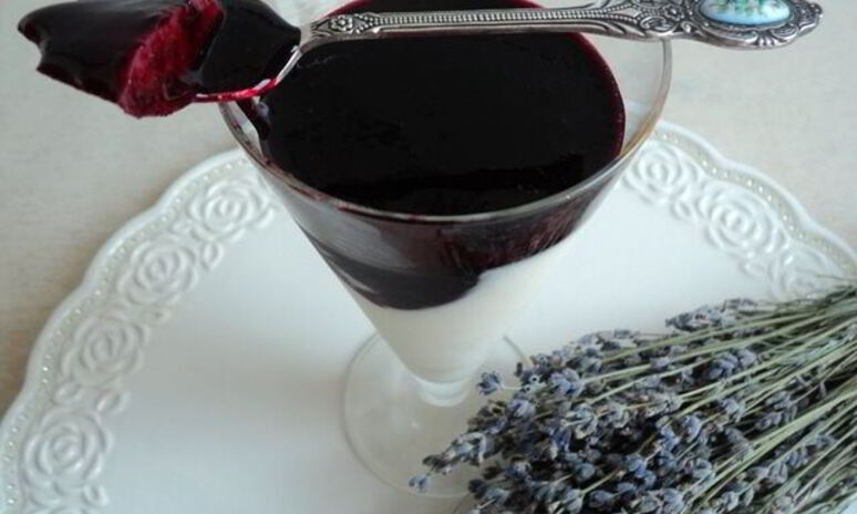 Рецепт панна котта с лавандой и черничным соусом