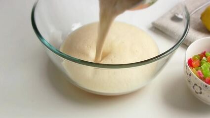 кулич пасхальный медовый на воде с цукатами и изюмом