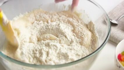 кулич пасхальный медовый на воде с цукатами и изюмом