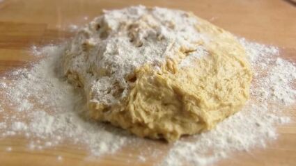 кулич пасхальный медовый на воде с цукатами и изюмом