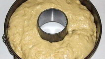 кулич с изюмом