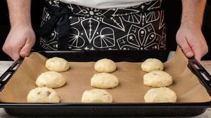 пасхальные булочки с изюмом