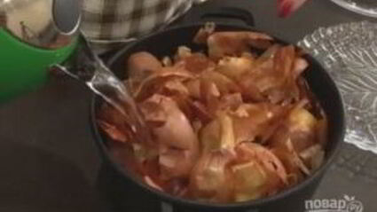 простая покраска пасхальных яиц