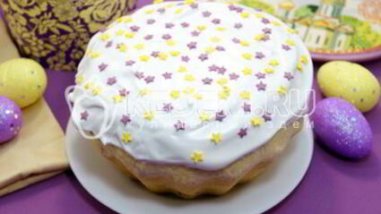 вкусный пасхальный кулич с изюмом