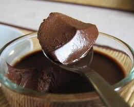 Простой десерт из горького шоколада