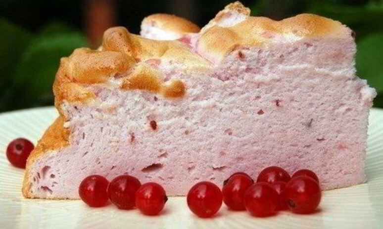 Рецепт торт-суфле с ягодами розовое облако