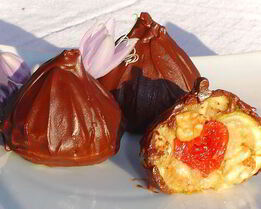 Трюфели с инжиром, орехами, вялеными вишнями