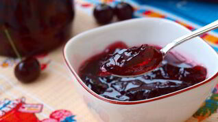 Вишня консервированная в желе
