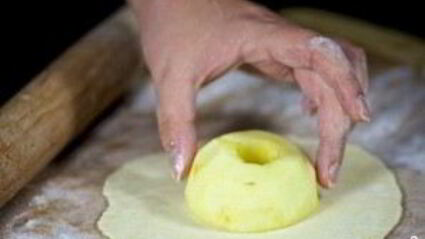 яблоки, запеченные в тесте