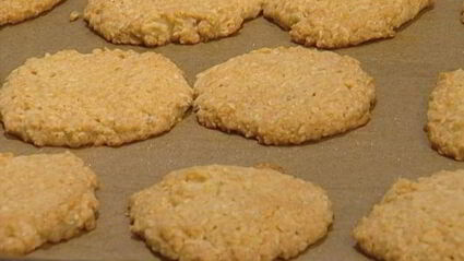 ягодное желе с кокосовыми крекерами