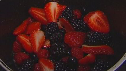 ягодное желе с кокосовыми крекерами