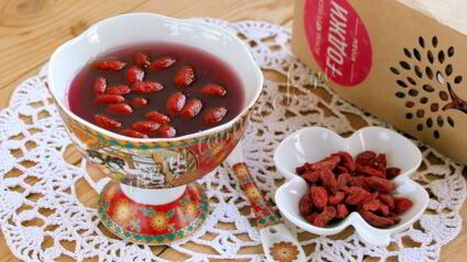 желе красное с ягодами годжи