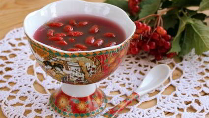 желе красное с ягодами годжи