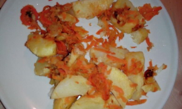 Рецепт картофель по-деревенски с яблоками и морковью