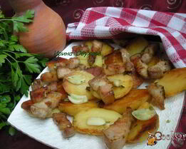 Картофель с беконом и чесночком