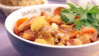 Картофель с белыми грибами и корейкой в мультиварке