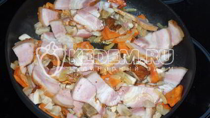 картофель с белыми грибами и корейкой в мультиварке